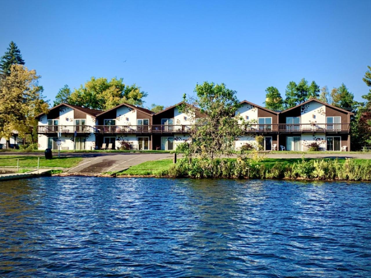 Bridge Inn Tomhawk - 2Nd Floor, 1 King Size Bed, Balcony, River View Tomahawk Luaran gambar