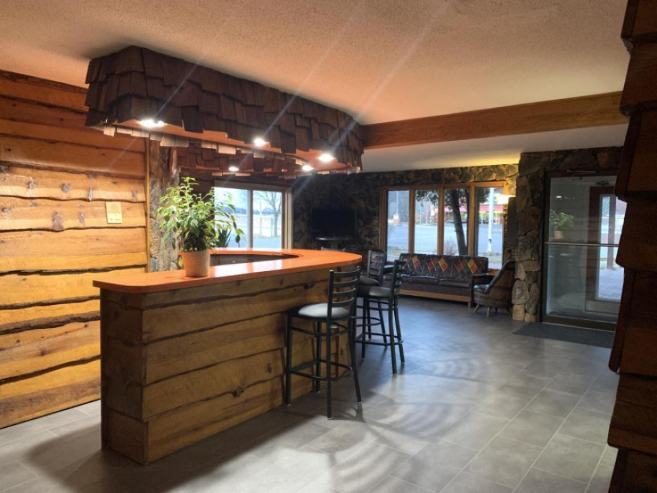 Bridge Inn Tomhawk - 2Nd Floor, 1 King Size Bed, Balcony, River View Tomahawk Luaran gambar
