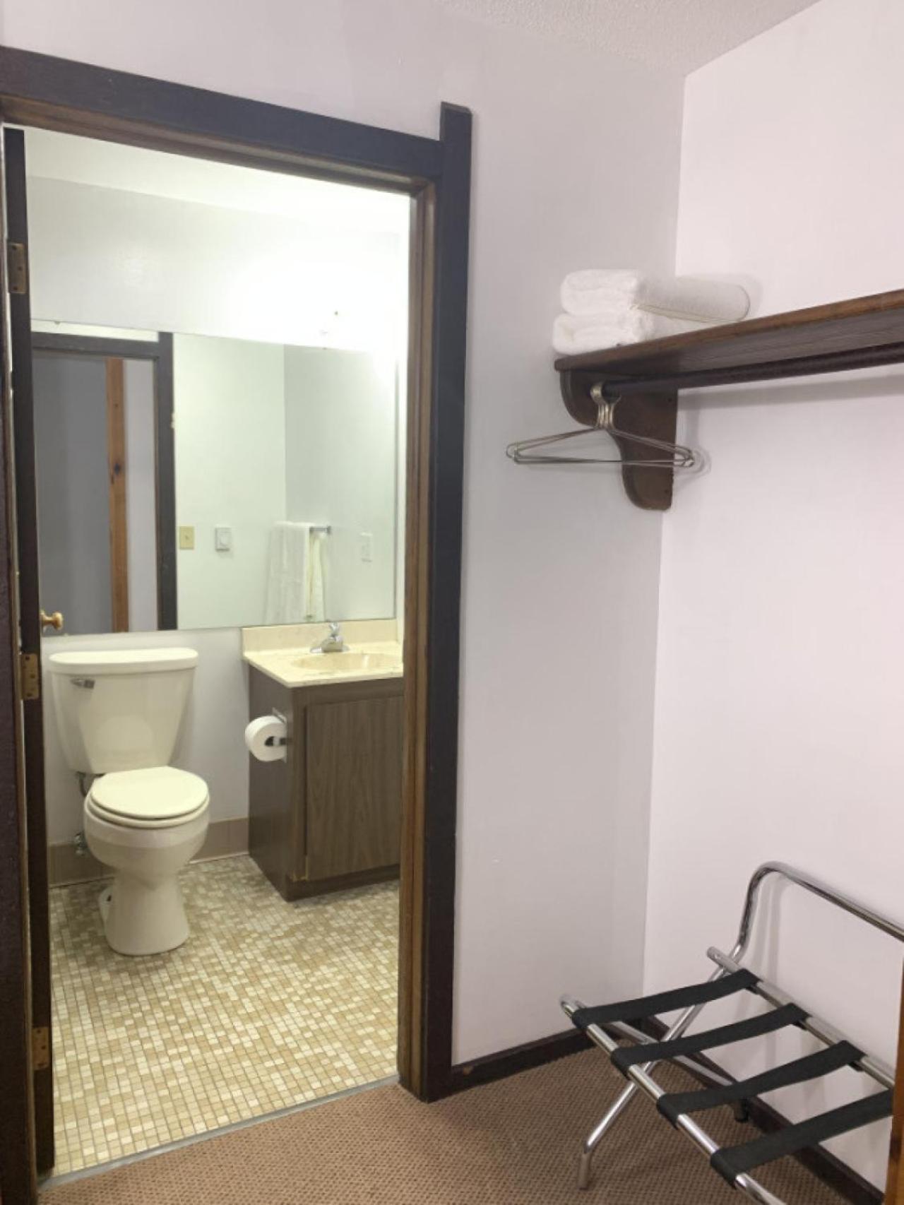 Bridge Inn Tomhawk - 2Nd Floor, 1 King Size Bed, Balcony, River View Tomahawk Luaran gambar