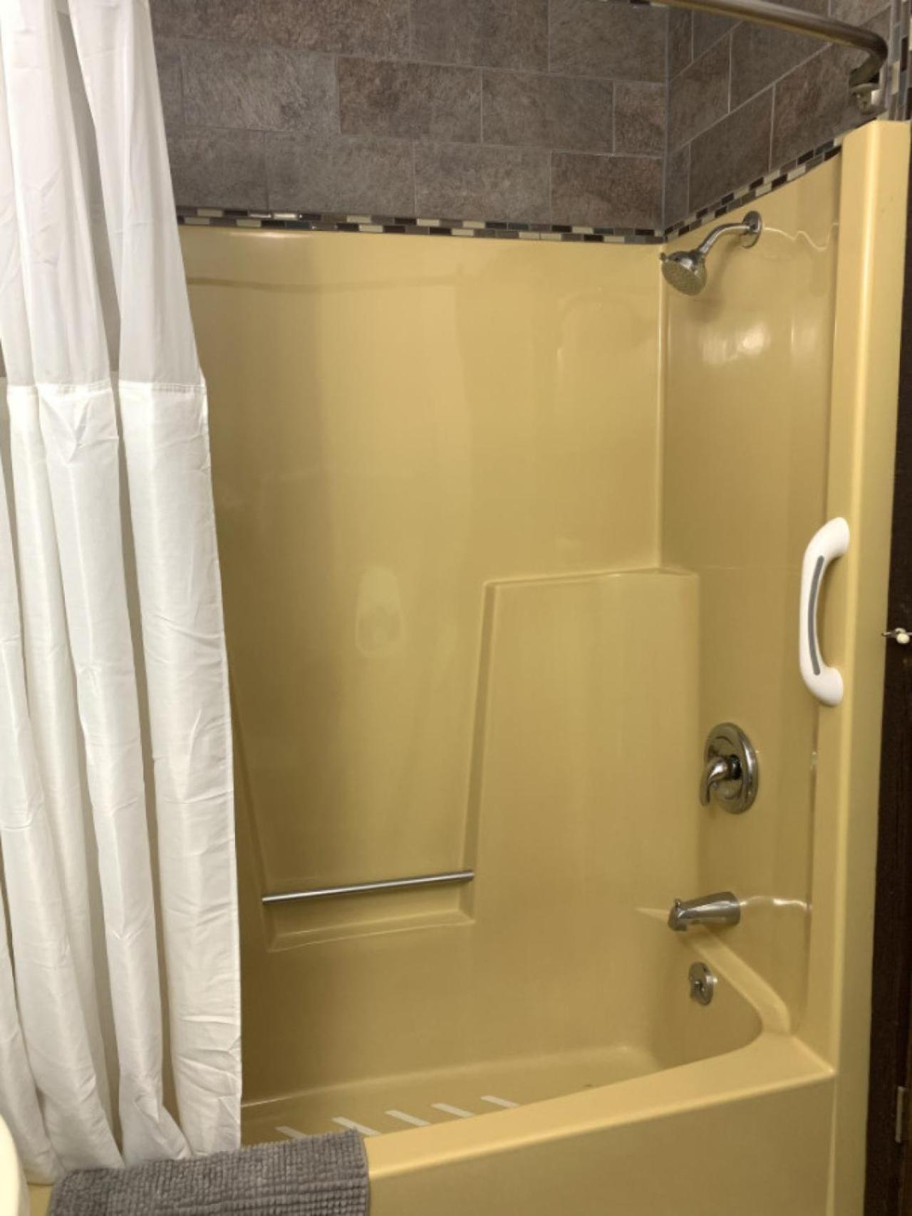 Bridge Inn Tomhawk - 2Nd Floor, 1 King Size Bed, Balcony, River View Tomahawk Luaran gambar